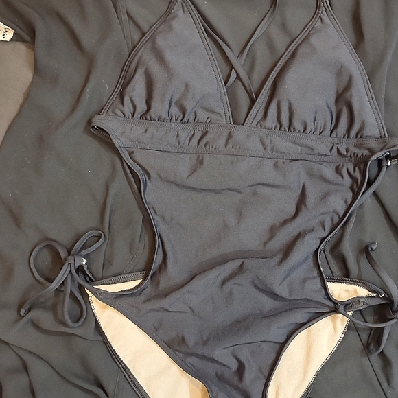 Swimsuit Alloy xl juniors nwot and Cover up Gilligan & O'Malley s/m woman's - Picture 1 of 11